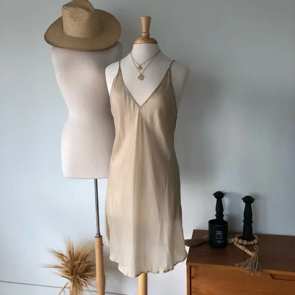 SOLD ❌ DAINTY VINTAGE BEIGE SLIP DRESS - Picture 5 of 5